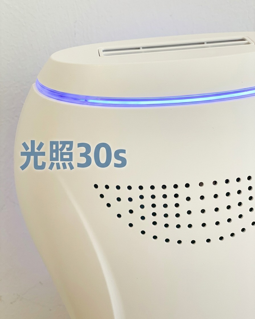 LEDライトの中で最終的なトップコートを硬化させている様子。