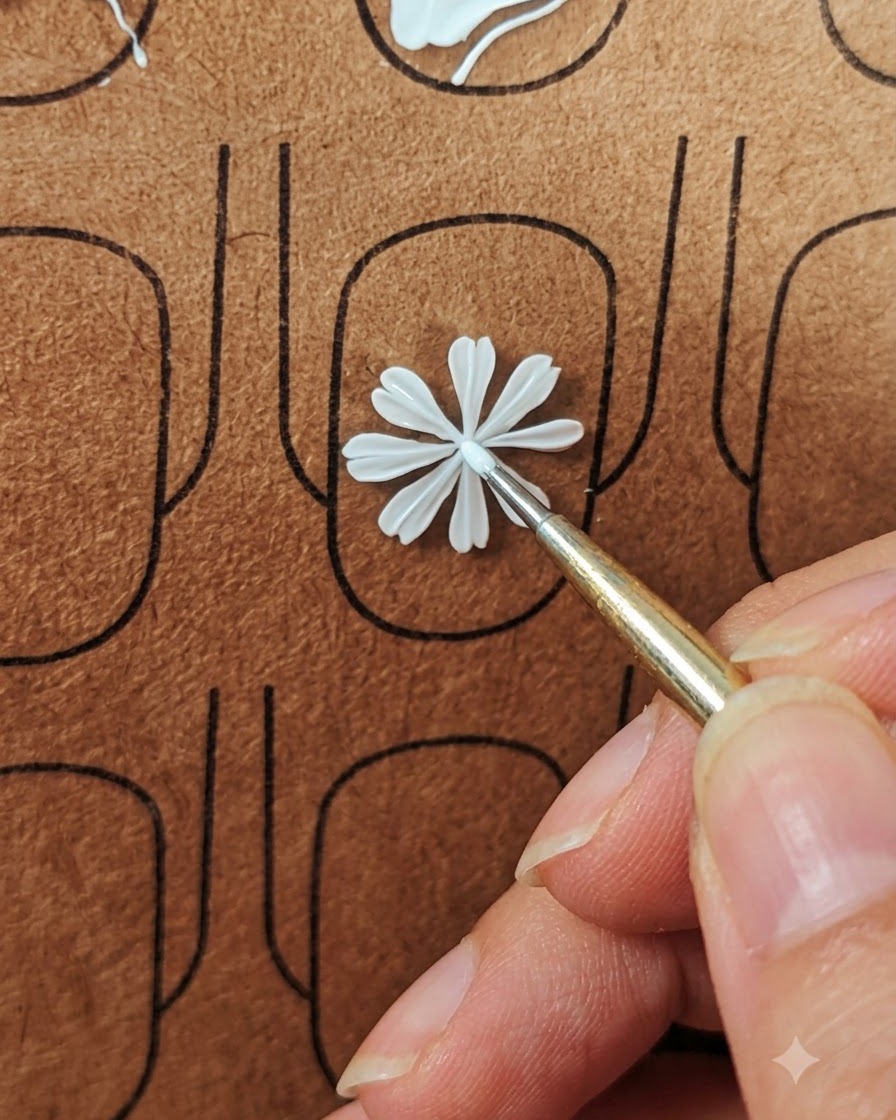 白く塗られたデイジーの花びらの中心に小さな黄色のドットを置いているドッティングツール。